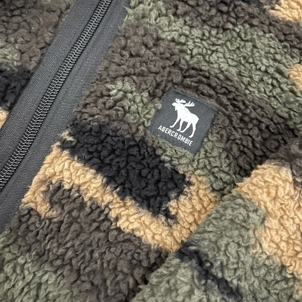 Abercrombie Kids Boys Cozy Camouflage  Fleece Zip Front Hooded Jacket